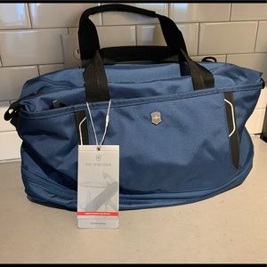 Weekend Carry All Tote. Victorinox Werks Traveler 6.0